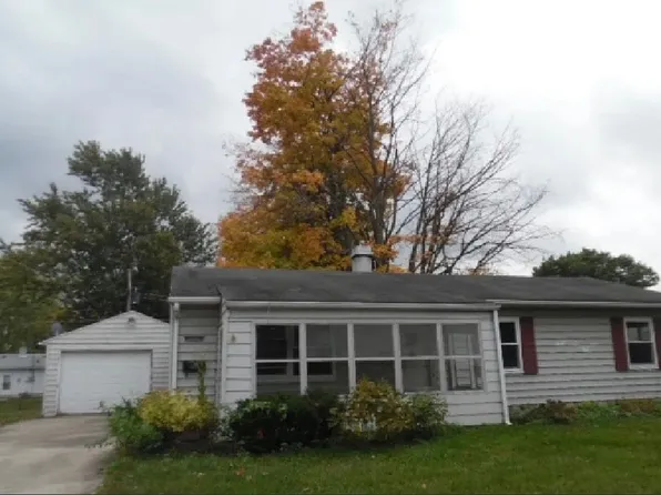 1605 W Royale Dr, Muncie, IN 47304