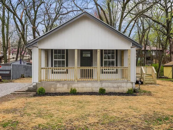 112 Benton St, Pleasant Hill, MO 64080