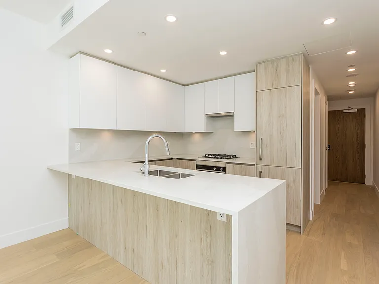 423 6th St #313 — Photo 3