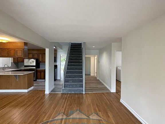 4th image of 3706 S Emily St
