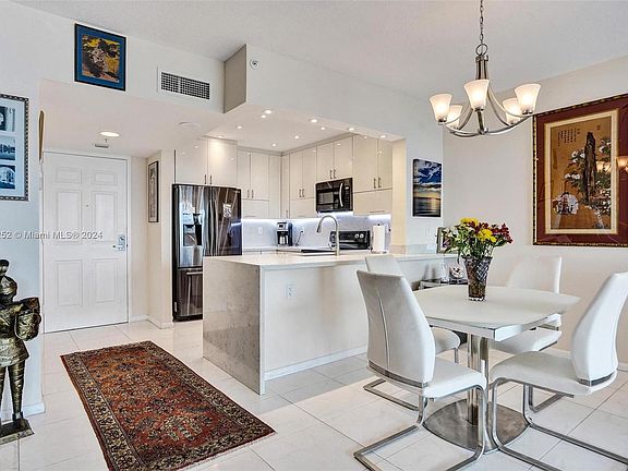 4th image of 3020 NE 32nd Ave APT 908