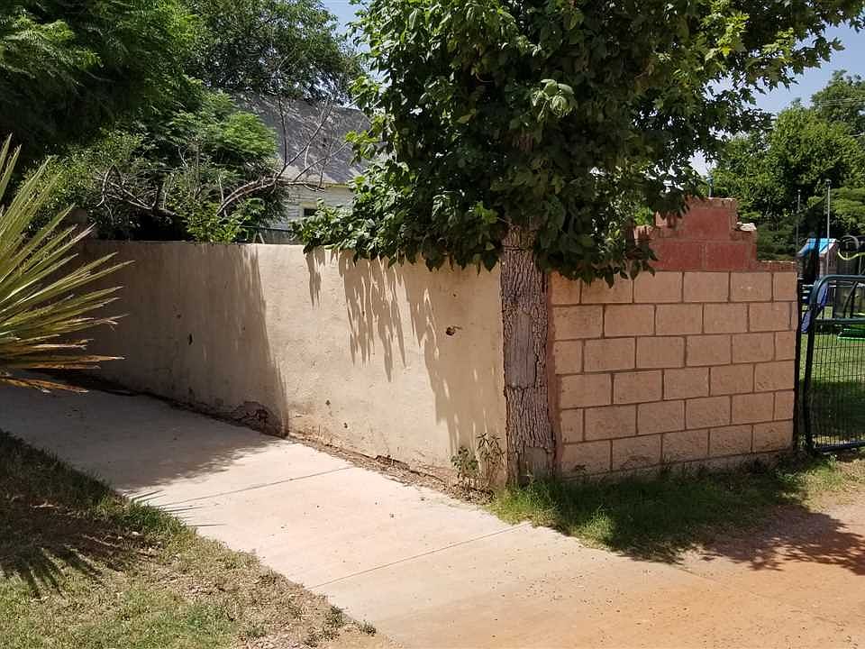 2nd image of 2310 E Randolph Ave