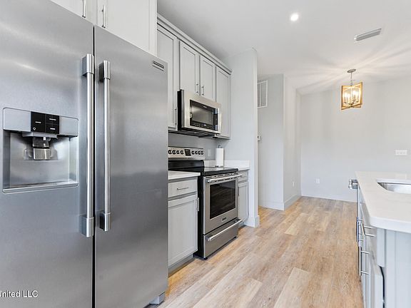 3rd image of 2501 Bienville Blvd #137