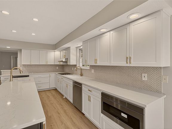 5th image of 110 Oakhurst Dr