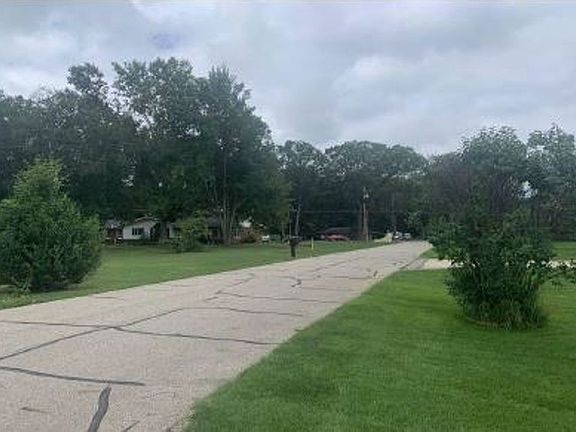 Exterior Neighborhood (street photo)
