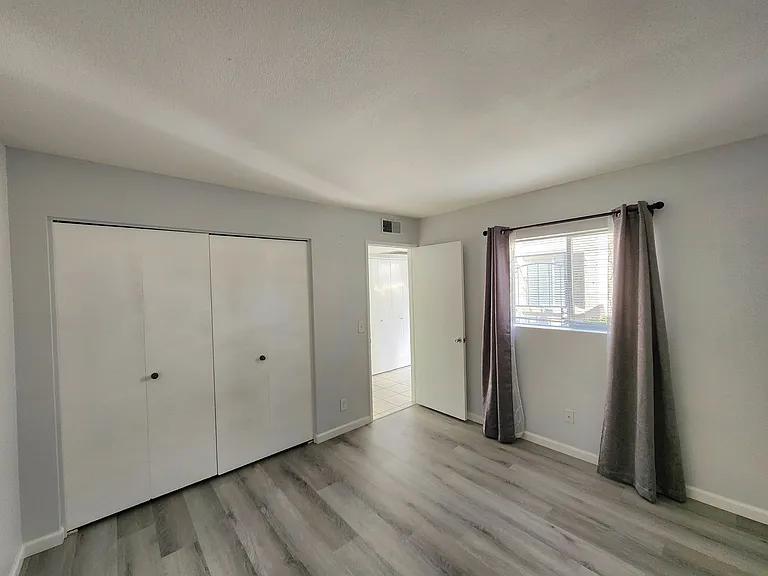 1168 E Cochise Dr — Photo 10