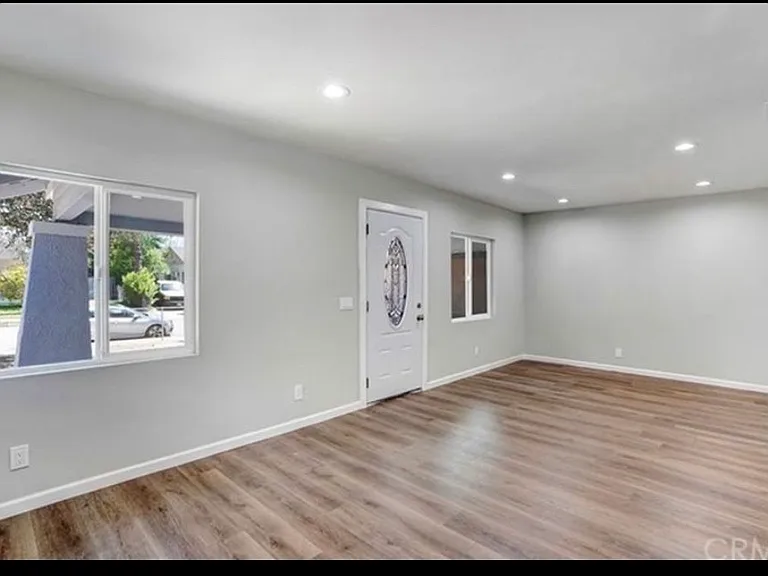 625 W Olive St — Photo 4