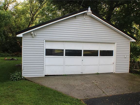 3rd image of 144 Maple St