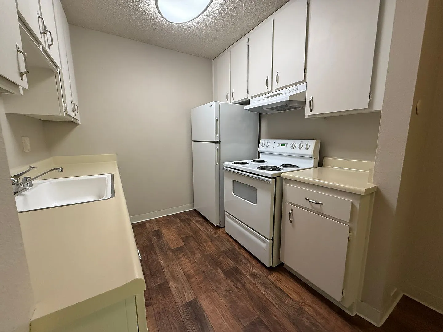 Near Everything, All Amenities! 1616 Q Street, Camellia Court Apartments — Photo 3