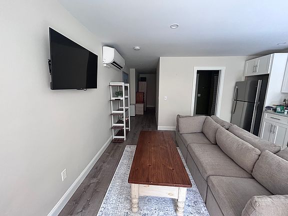 Living room/kitchen/dining room