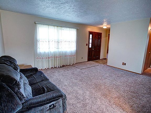 5th image of 574 Wisconsin Dr
