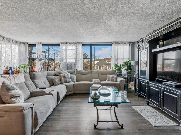 10-11 162nd Street #4C, Whitestone, NY 11357