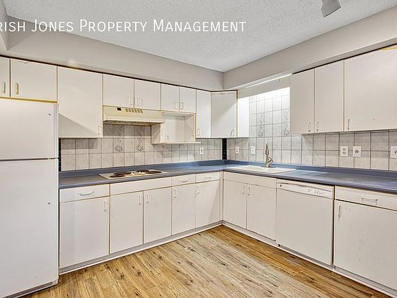 3rd image of 1819 Pine Ave APT 5