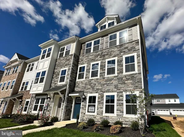 10689 Millport St, White Plains, MD 20695