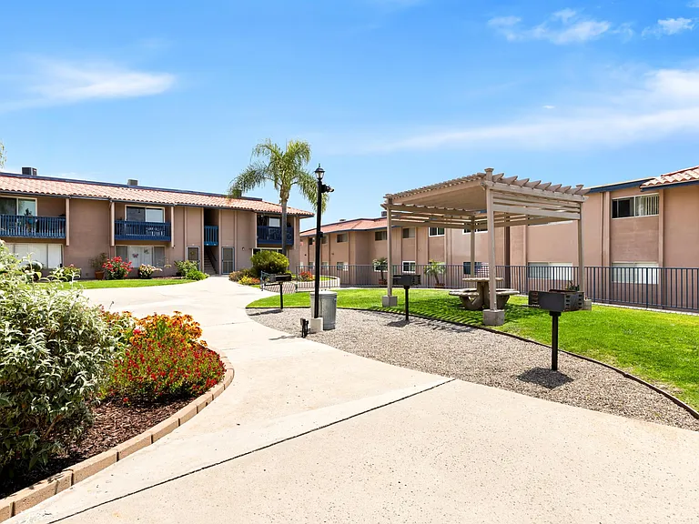 Lake Murray Villa Apartments — Photo 5