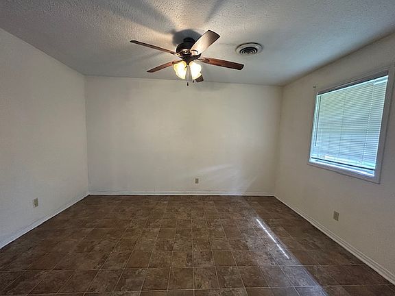 4th image of 211 Eastwood Dr