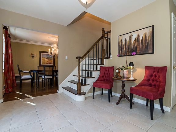 5th image of 432 Astor Dr