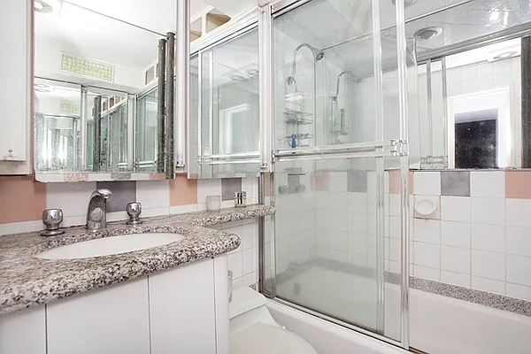 Sold by Marc Meir, LREB | media 27