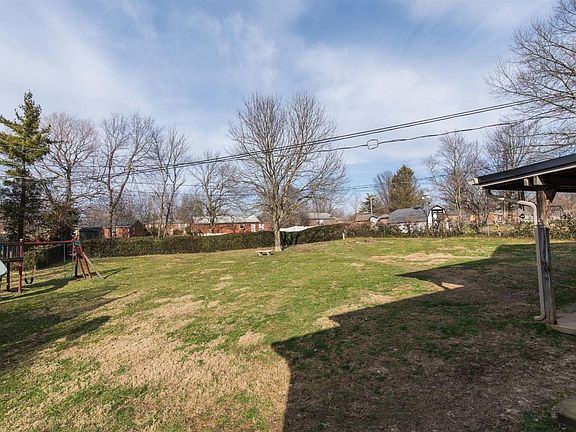 5th image of 102 Lee Dr