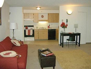 1st image of 20 Woodland Dr Ofc 1