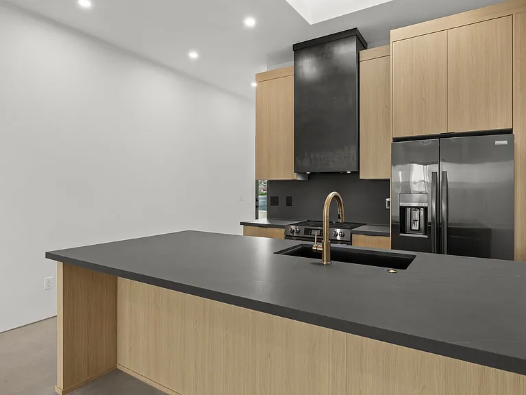 3601 E Coronado Rd #1 — Photo 14