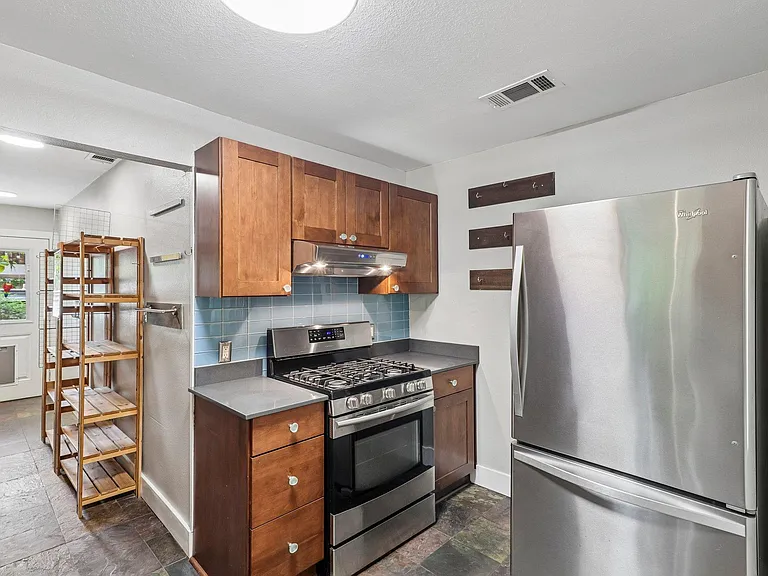 4315 Bellvue Ave — Photo 9