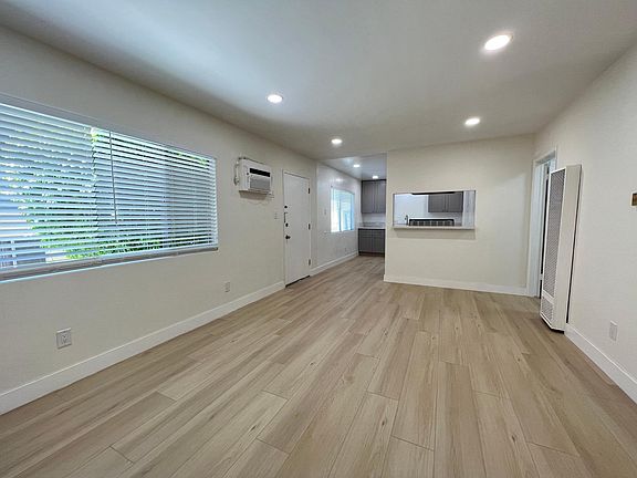3rd image of 6130 Mesa Ave #2