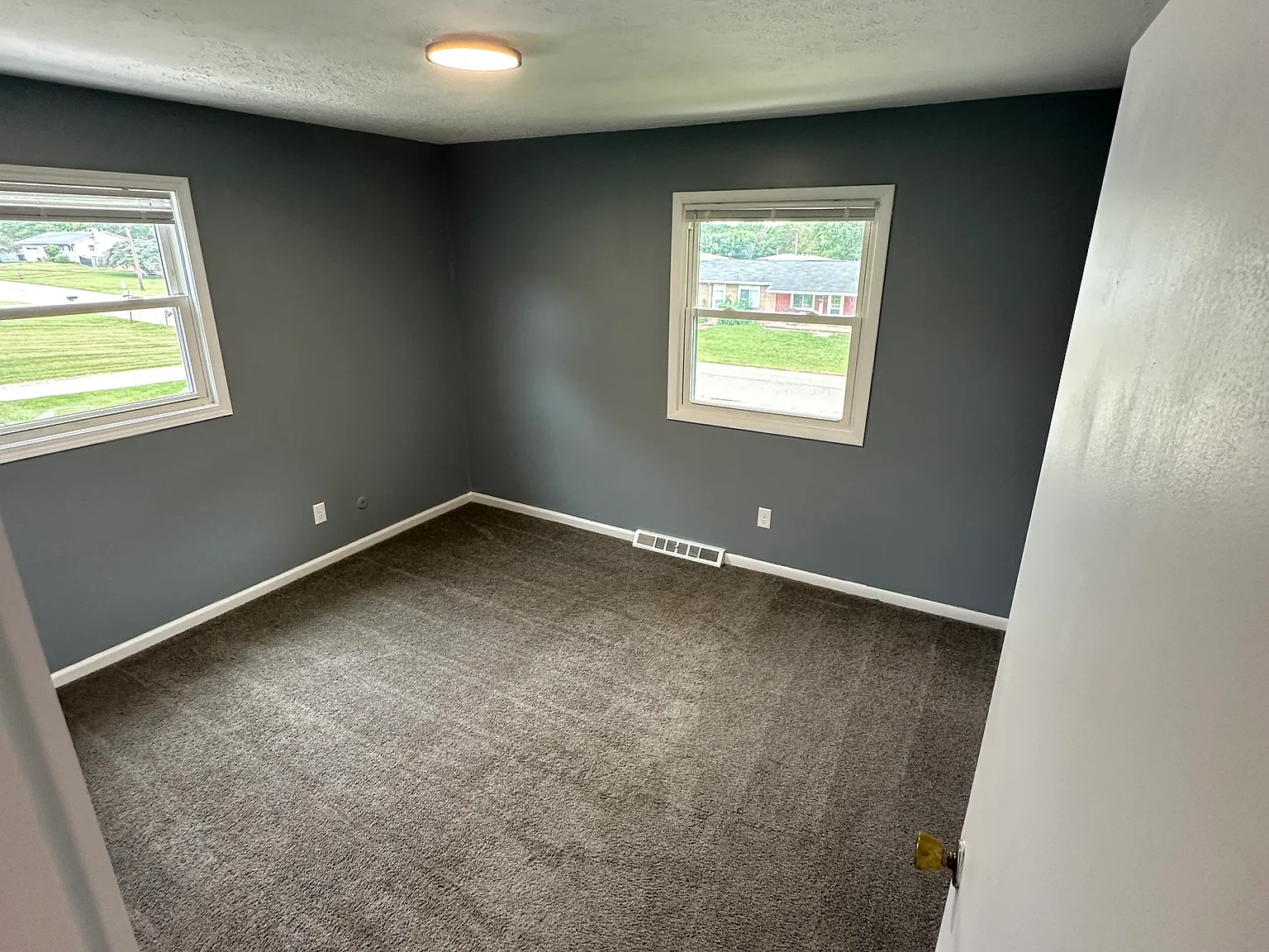2 bed, 1200 sqft, $990 — Photo 2