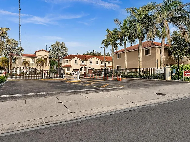 21205 NW 14th Pl — Photo 16