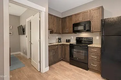 Fully equipped kitchenette