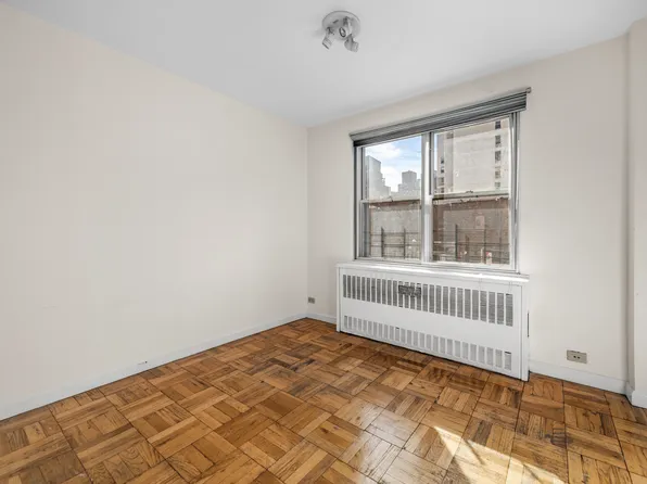 201 East 37th Street image 4 of 9