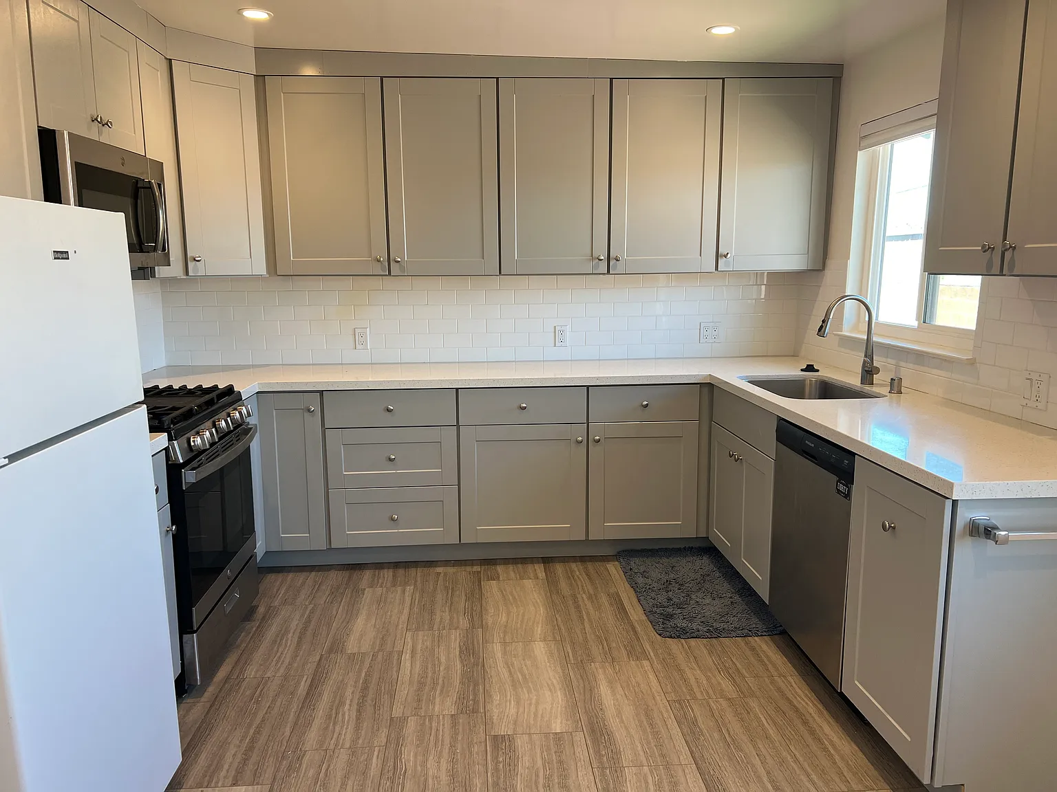 2 bed, $3,000 — Photo 2