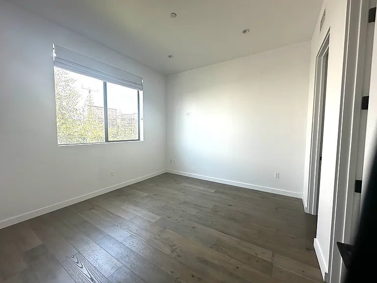 2826 S Cloverdale Ave — Photo 9