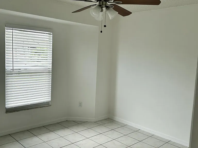 367 SW Donna Ter — Photo 12