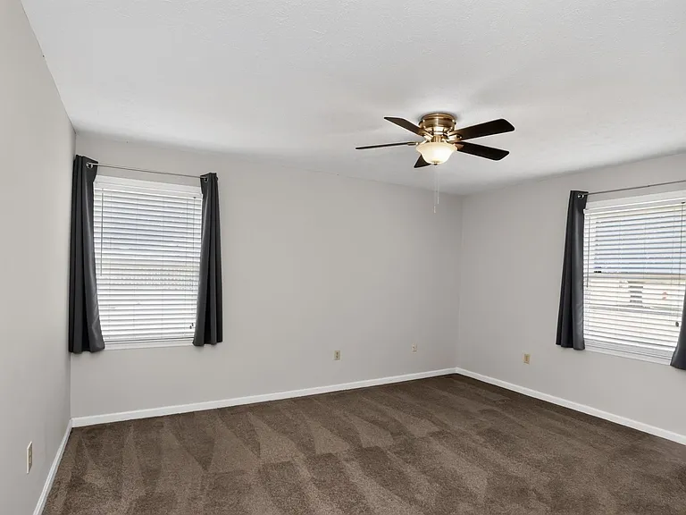 104 Montclair Dr — Photo 23