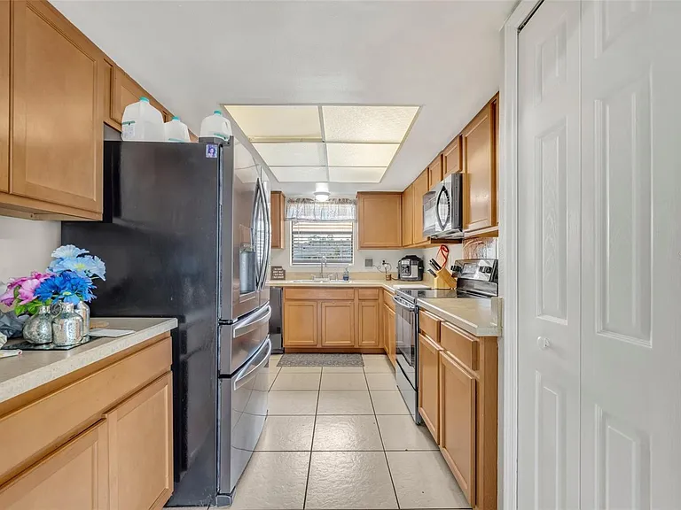 832 Valnera Ct — Photo 9