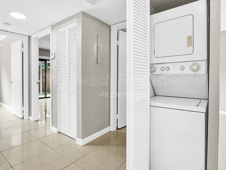 700 Nottingham Cir #D — Photo 21