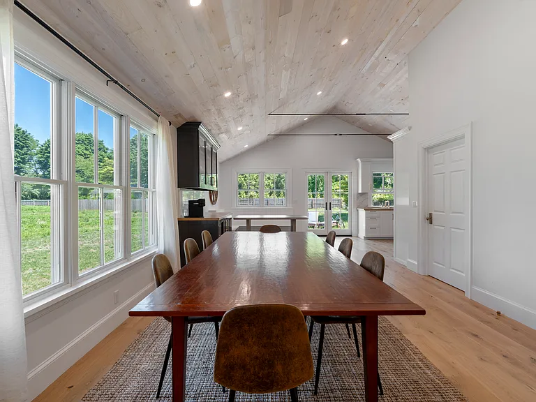 11 Shinnecock Rd — Photo 14