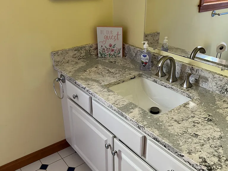 2nd Floor Full Bathroom