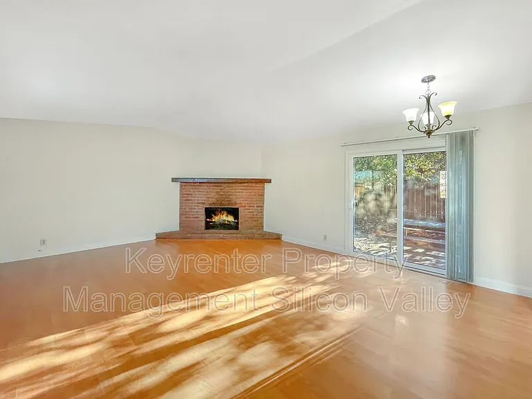 6772 John Dr — Photo 3