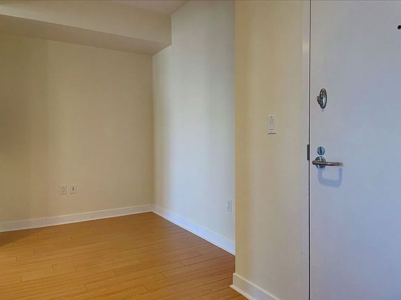4th image of 300 Berry St Unit 707
