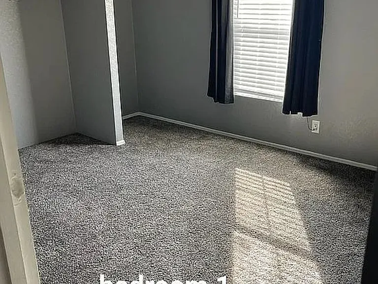 90 Thunderbird Ave — Photo 12