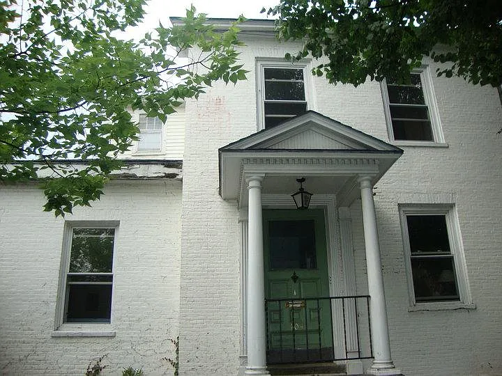 404 Pearl St — Photo 2