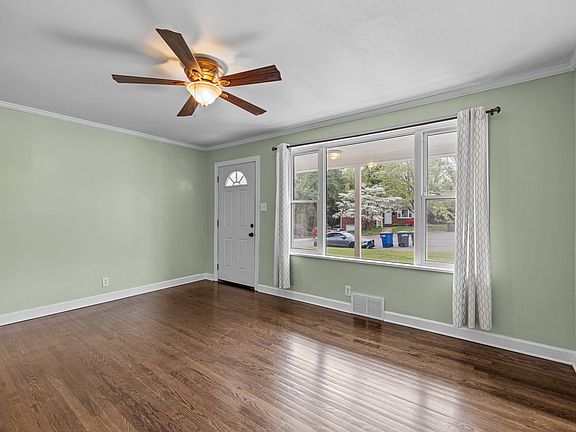 3rd image of 205 Fieldstone Cir