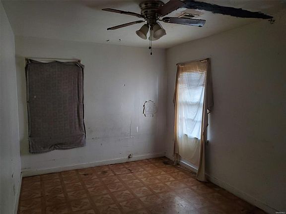 3rd image of 327 Gardendale Dr