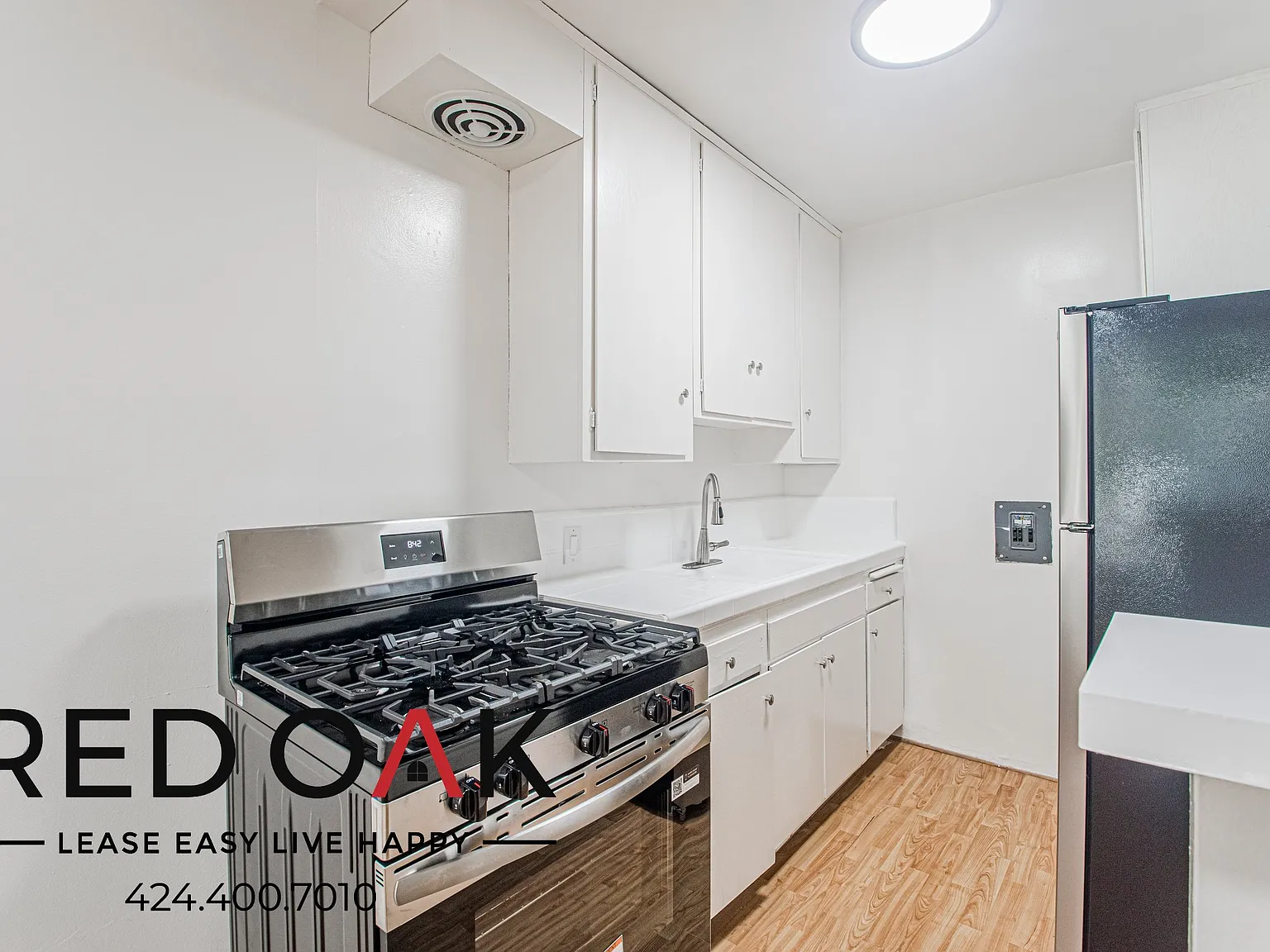 Stylish 1-Bed with Parking Included and Stainless Steel Appliances ~ In Mar Vista! — Photo 2