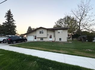 502 N 4th St, Fairbank, IA 50629