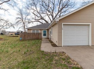 108 Redbud Ln, Perry, KS 66073