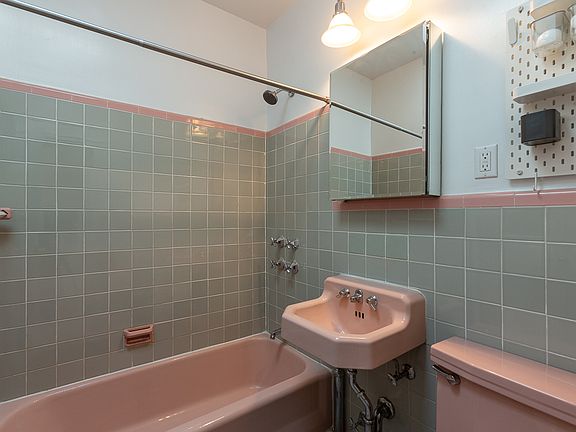 5th image of 922 President St APT 5