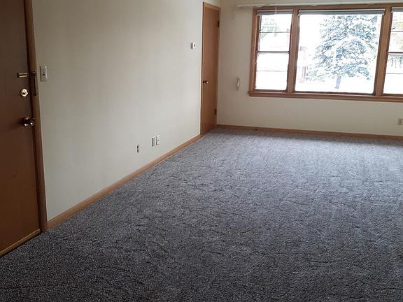 5th image of 10232 W North Ave